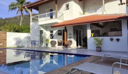 CASA EM CONDOMÍNIO FECHADO