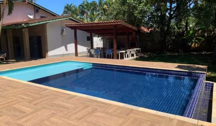 CASA DE ALTO PADRÃO NA ENSEADA COM 4 SUÍTES.