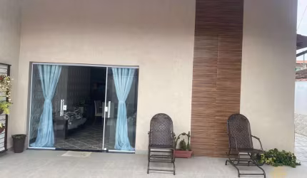 CASA COM EDÍCULA NO PEREQUE AÇU