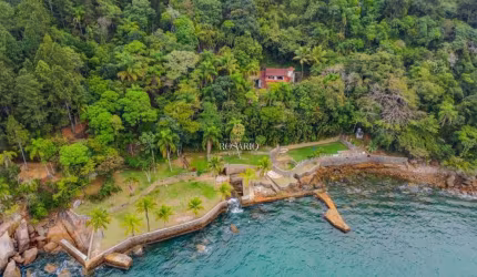 Casa frente mar na costeira de Ubatuba - Saco da Ribeira X praia do Flamengo.