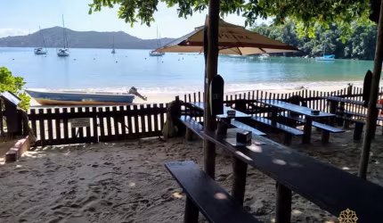 Pousada pé na areia na praia do Flamengo - Ubatuba-SP