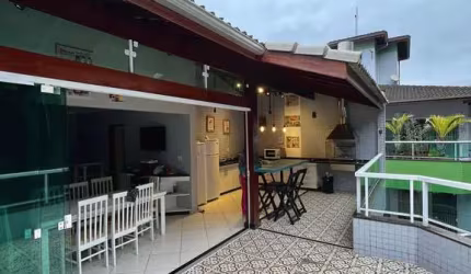 Cobertura duplex na Praia Grande com vista parcial mar à venda