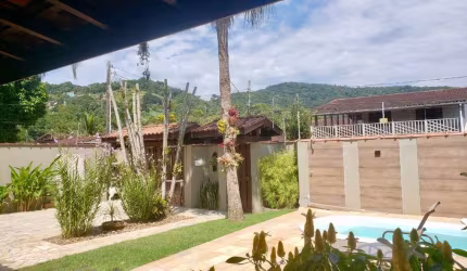 Casa com edicula à venda no Jardim Samambaia em Ubatuba