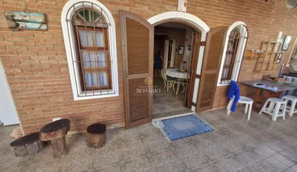 Casa de 03 dormitórios disponível para locação definitiva no Itaguá