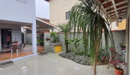 CASA COM VARANDA GOURMET MAIS EDÍCULA NO SILOP