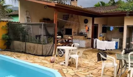 CASA DE ALTO PADRÃO DENTRO DE CONDOMINIO FECHADO COM 3 DORMITÓRIOS.