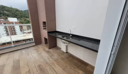 COBERTURA COM VISTA PARA A MATA NA PRAIA DAS TONINHAS