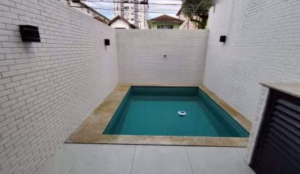 Sobrado em Villagio, com 2 suítes e piscina, À VENDA no Campo Grande