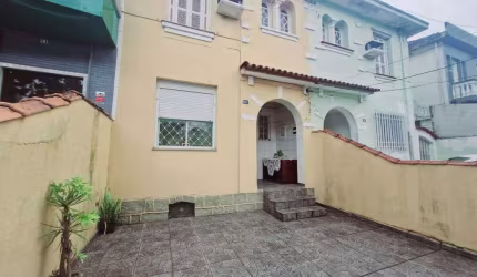 Sobrado com quintal e edícula, À VENDA, na Vila Belmiro