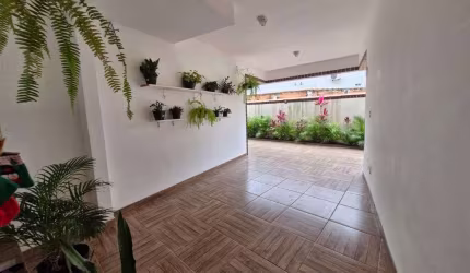 Sobrado Triplex com churrasqueira, À VENDA, no Macuco