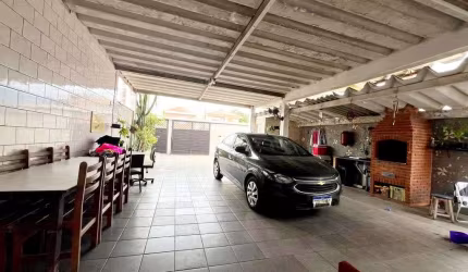 Casa espaçosa com 3 dormitórios, À VENDA, no Estuário