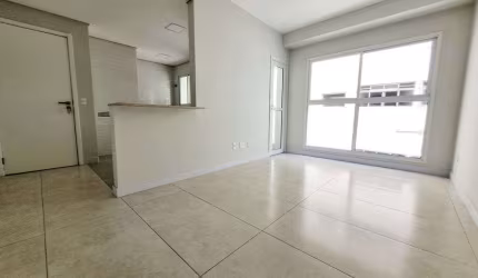 Apartamento reformado com 2 dormitórios, À VENDA na Aparecida.