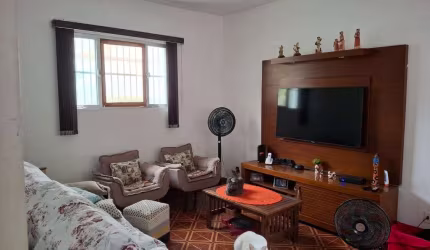 Casa com 3 dormitórios + edícula no Estuário