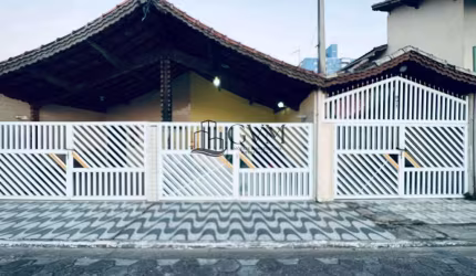 Casa com 2 dorms, Maracanã, Praia Grande