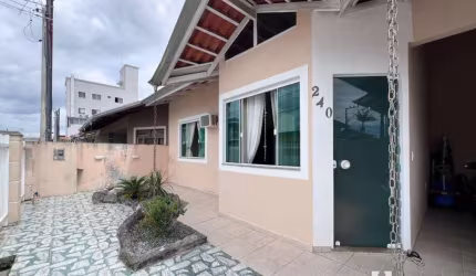Casa com 3 dormitórios no bairro São Vicente em Itajaí