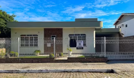 Casa com 1 suíte e 2 dormitórios no Bairro Fazenda em Itajaí