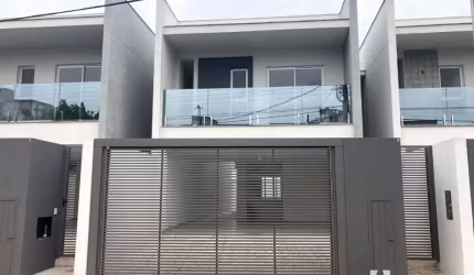Sobrado com piscina e 3  suítes no bairro São João em Itajaí