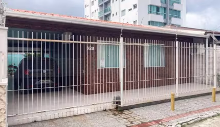 Casa com 2 dormitórios no bairro São João em Itajaí