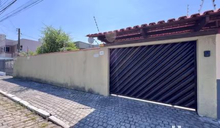 Casa averbada com 2 suítes e 2 dormitórios no bairro São João em Itajaí