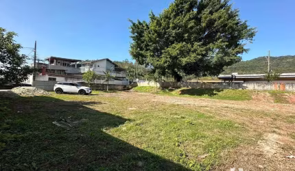 Terreno com 856m² no bairro Ressacada em Itajaí