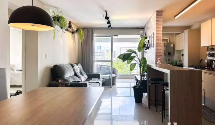Apartamento semi mobiliado com 1 suíte e 2 demi-suítes na Vila Operária em Itajaí