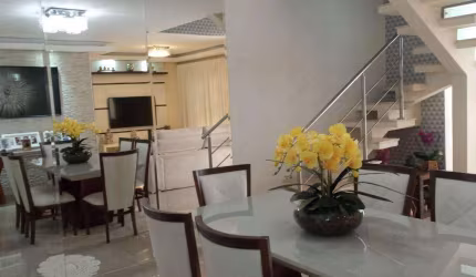Apartamento duplex à venda no bairro Jardim das Paineiras em Campinas.