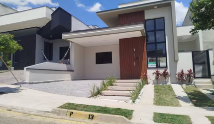 Casa térrea com piscina em Condomínio Sorocaba