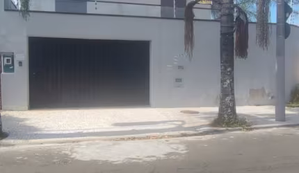 Encantador sobrado à venda no cobiçado Jardim Nova Europa, em Campinas!
