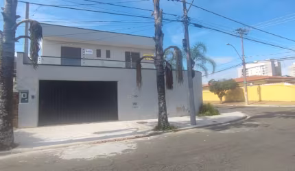 Encantador sobrado à venda no cobiçado Jardim Nova Europa, em Campinas!