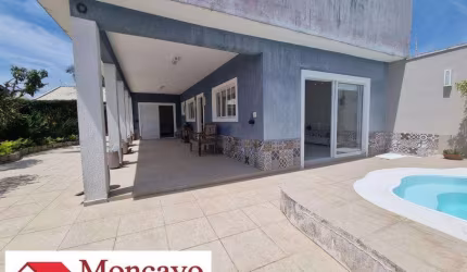 Casa médio padrão, acabamento fino, piscina e espaço gourmet