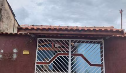 Casa em boa localização, perto da feira do rolo.