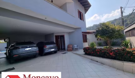 Sobrado médio padrão, com piscina - Jd. Califórnia