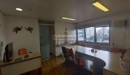 Ampla sala comercial totalmente reformada ao lado do metrô