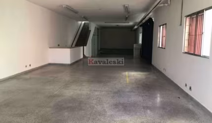 móvel comercial com vão livre de 2 andares