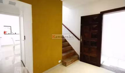 Sobrado à venda com 180m², 6 quartos e 2 vagas