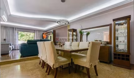 Casa térrea na Bosque da Saúde com 290m² !!!