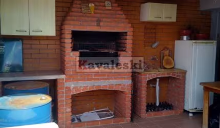 Sobrado 3 quartos sendo 1 suíte, 2 vagas e Área Gourmet. no Jardim Santa Emília