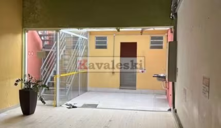 Prédio Comercial Ao Lado Da Estação Saúde