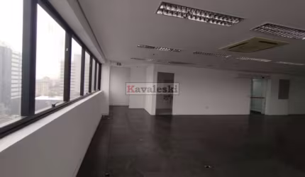 Sala Comercial e 3 banheiros para Alugar, 243 m²