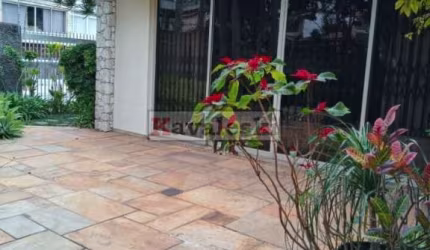 Òtima Casa Miolo Jd da Saúde 4 dormitórios 2 suites 4 vagas - 300 metros - Quintal