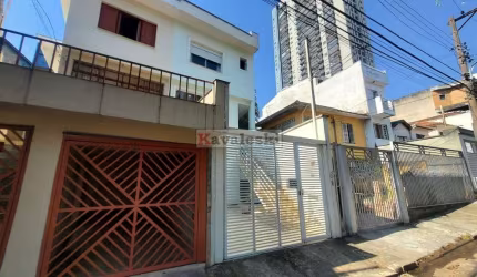 Sobrado Vago 3 dormitórios 1 vaga - quintal / terraço / ao lado do Metrô - Oportunidade