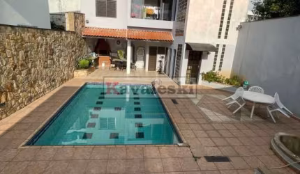ATENÇÃO ! Sobrado  Vila Fechada no Jardim da Saúde- 3 dorms  2 suites 6 vagas- Quintal com Piscina