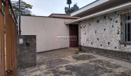 Casa térrea No Jardim da Saúde com 400 metros de área útil.