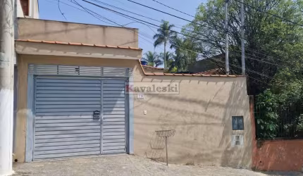 CASA TÉRREA ESPAÇOSA COM 2 VAGAS DE GARAGEM .