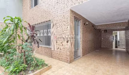 Casa vaga e Reformada- 3 dormitórios 2 vagas - Jardim - quintal / terraço com Churrasqueira-