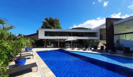 Luxuosa Casa Tríplex no Condomínio Cambury Residence II Em São Sebastião (Litoral norte de SP)