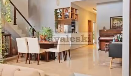 CASA TÉRREA 330M² 3 DORM, 1 STE, 4 GARAGENS BOSQUE SAUDE- QUINTAL / JARDIM