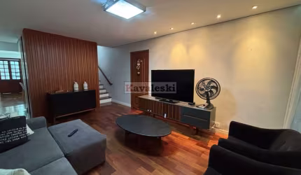 Sobrado com 3 Quartos e 3 banheiros à Venda, 170m²  R$ 900.000