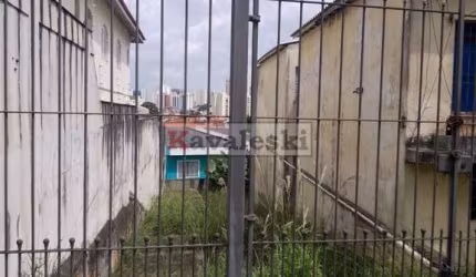 TERRENO COM CASA ANTIGA ,IDEAL PARA CONTRUÇÃO DE SOBRADOS DE ALTO PADRÃO .
