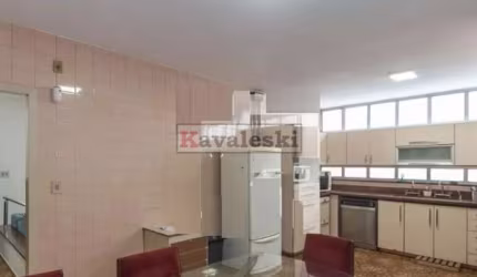 Sobrado impecável ao lado do Metrô Jabaquara - 4 suites / 3 vagas / Quintal / Oportunidade